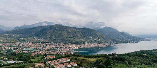 围绕红桃视频的实际使用感想：功能设置是否复杂，对新手是否友好